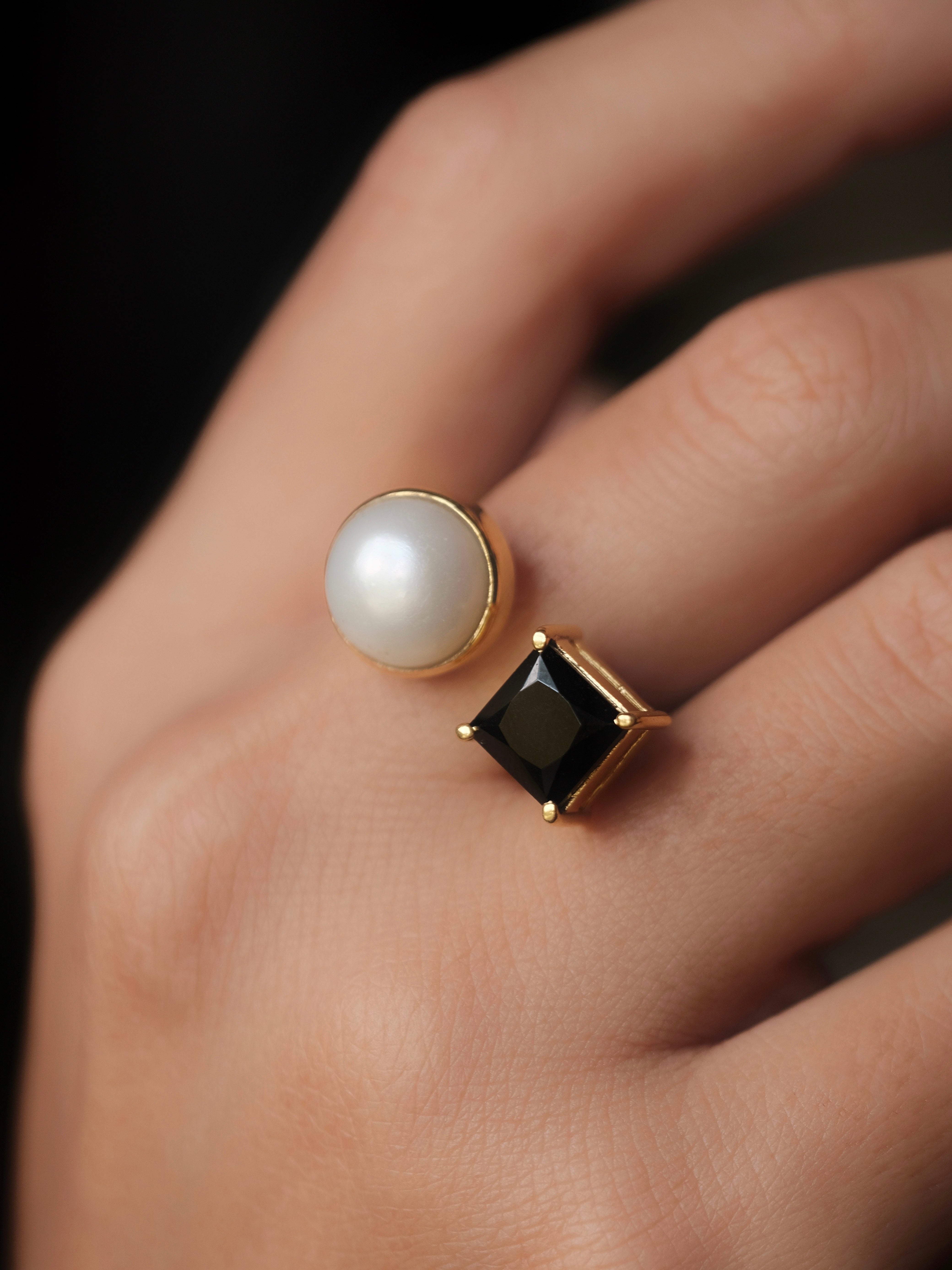 ELLA Black Spinel with Pearl Gold Ring