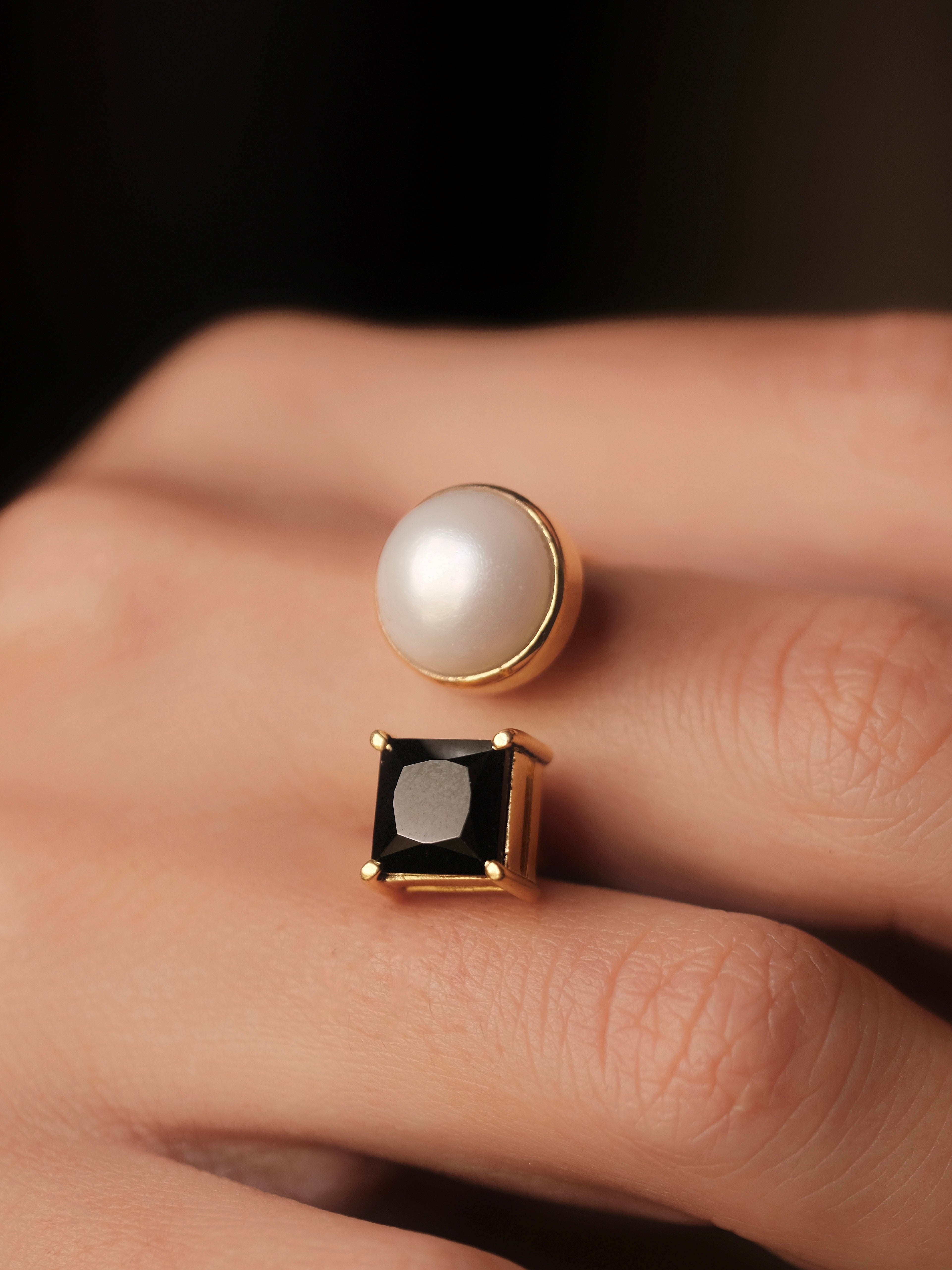 ELLA Black Spinel with Pearl Gold Ring